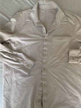 Lululemon Men's Classic Button-Down Shirt in Light Beige